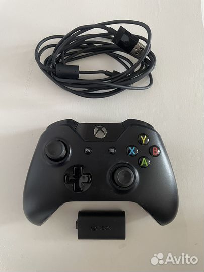 Xbox One + 2 геймпада + игры