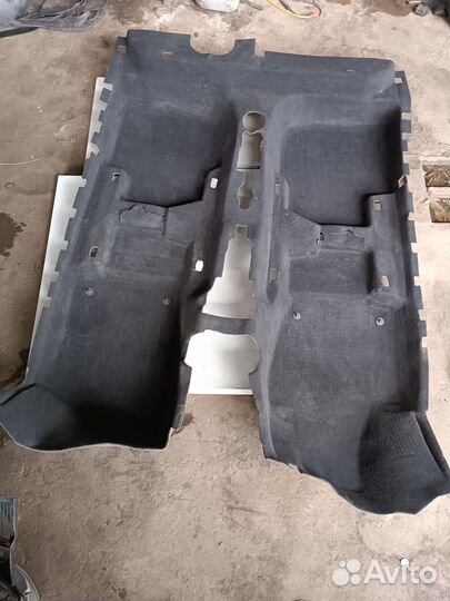 Обшивка пола Skoda Rapid