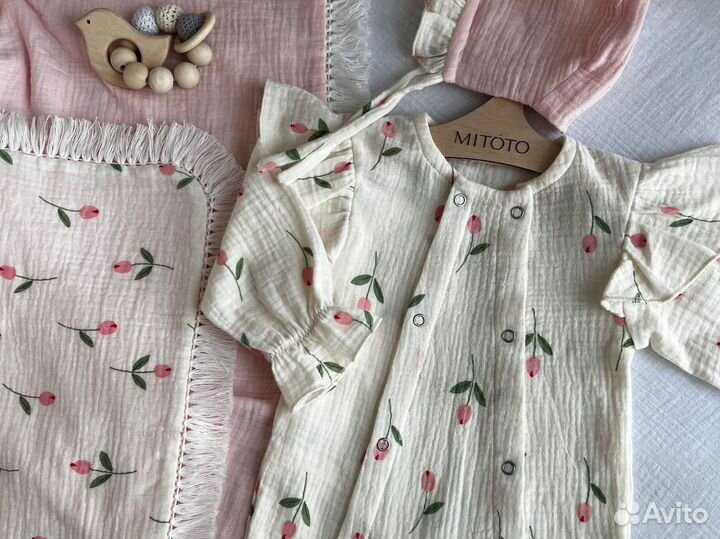 Комплект на выписку из муслина для девочки