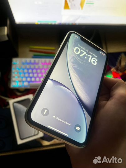 iPhone XR 64gb белый