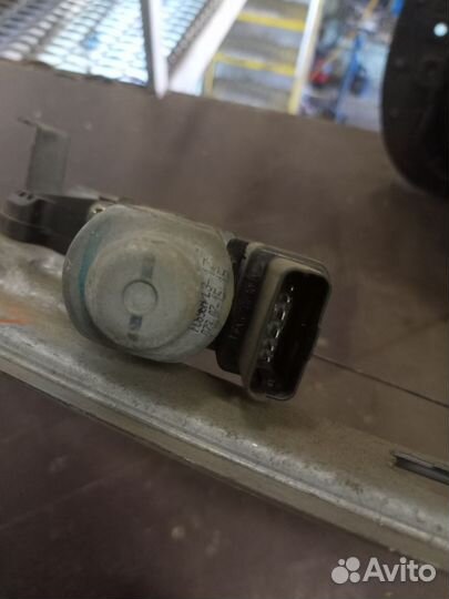 Передний левый стеклоподъёмник Renault Scenic 2