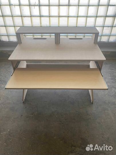 Стол для студии аранжировщика, звукорежиссера