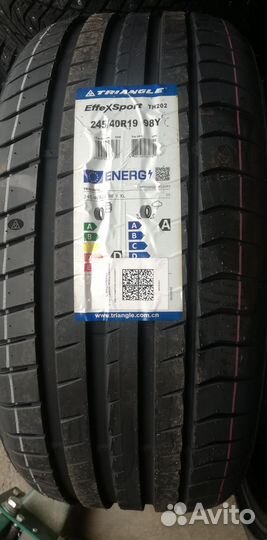 Triangle EffeXSport TH202 245/40 R19 и 275/35 R19 100Y