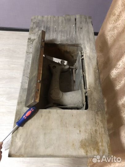 Советская швейная педальная машинка