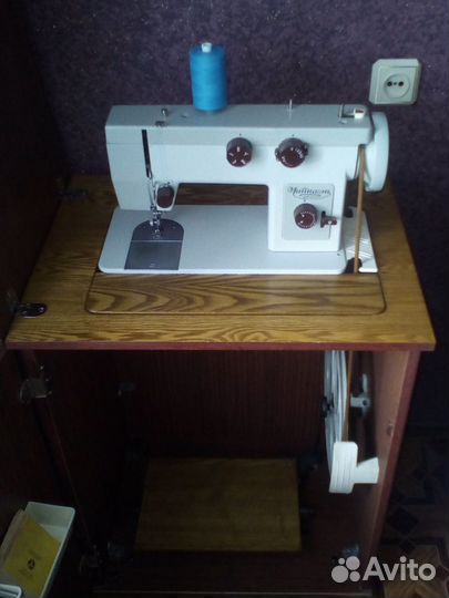 Швейная машина Чайка 143