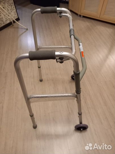 Ходунки для взрослых на колесах