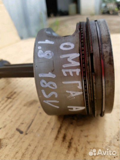 Поршень с шатуном Опель Омега А 18SV