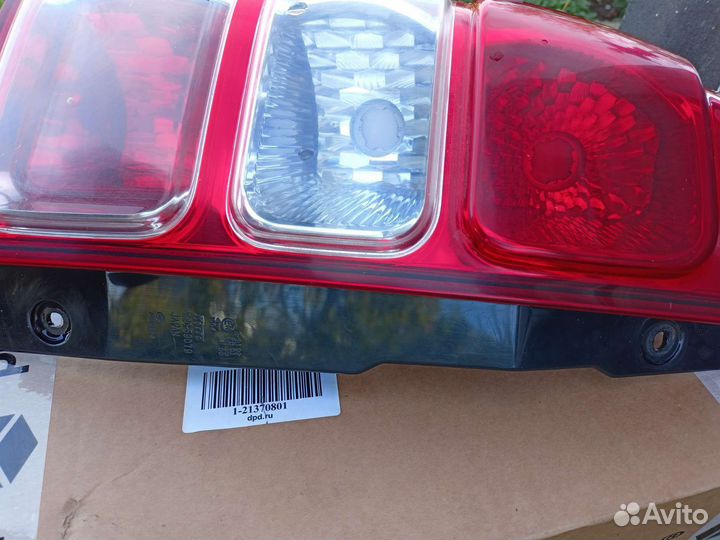 Продаю задний левый фонарь