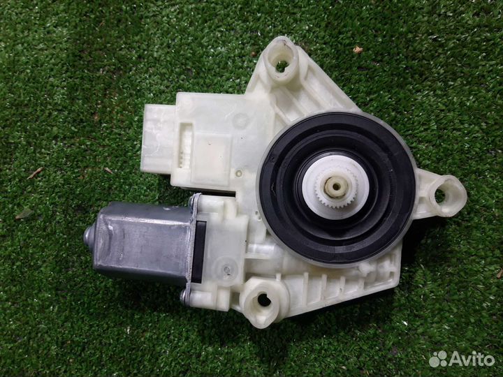 Моторчик стеклоподъемника Skoda Rapid 1