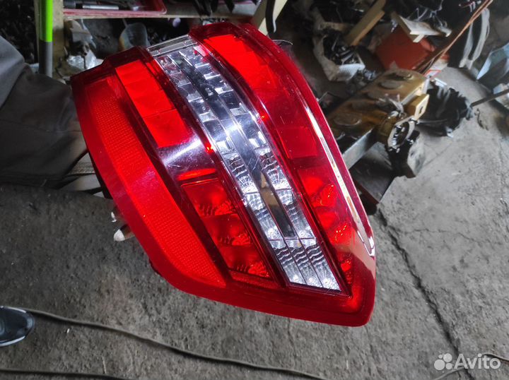 Фонарь задний правый Mercedes E-Class универсал