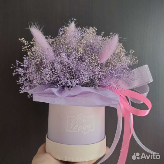 Композиция из сухоцветов в шляпной коробке