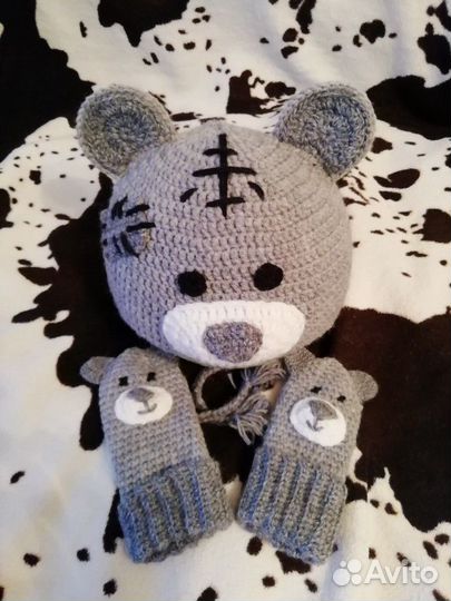 Варежки и шапочка. зимний комплект