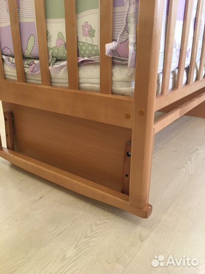 Детская кровать с маятником