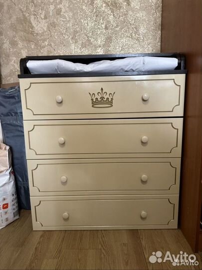 Детская кроватка с пеленальным комодом