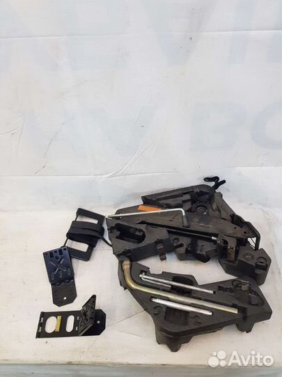 Штатный домкрат VW Touareg 2002-2006 комплект