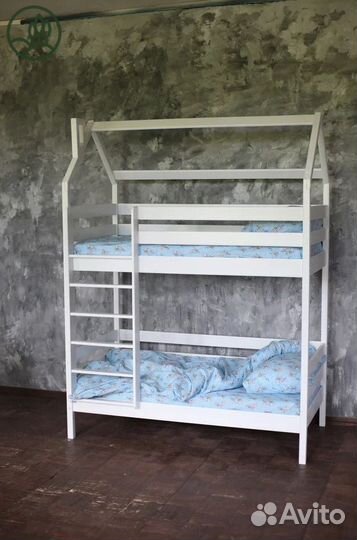 Детская кровать двухъярусная домик из массива
