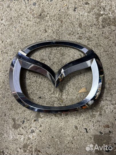 Значок Mazda