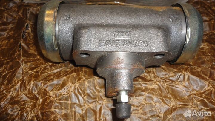 Колесный тормозной цилиндр Мерс. А 011 420 16 18