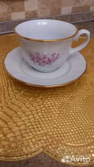Чайные чашки с блюдцами