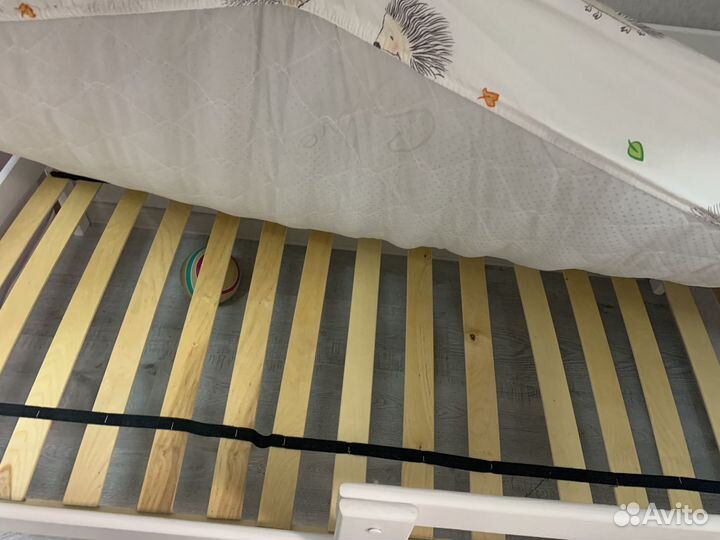 Детская кроватка домик