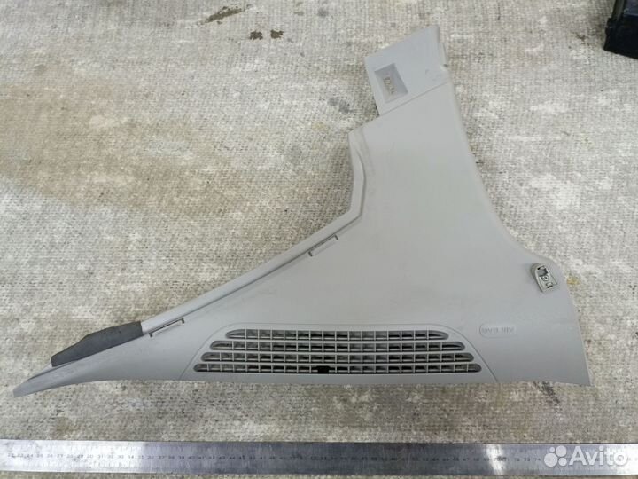 Обшивка задней правой стойки Renault Megane 2