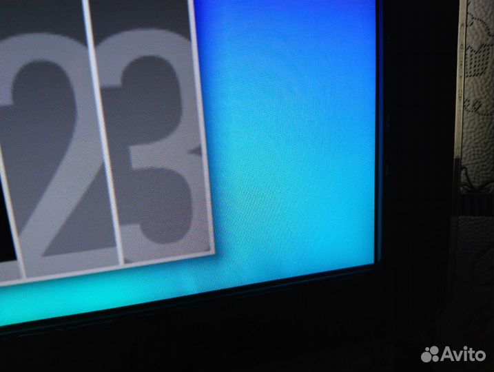 Телевизор Philips 32PFL7605H 32 диагональ ambilght