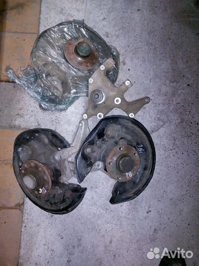 Кулак задний Volkswagen Passat B6