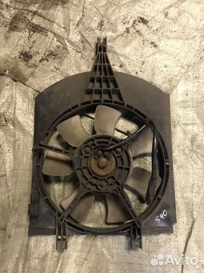 Вентилятор радиатора Volvo s40 v40 Carisma