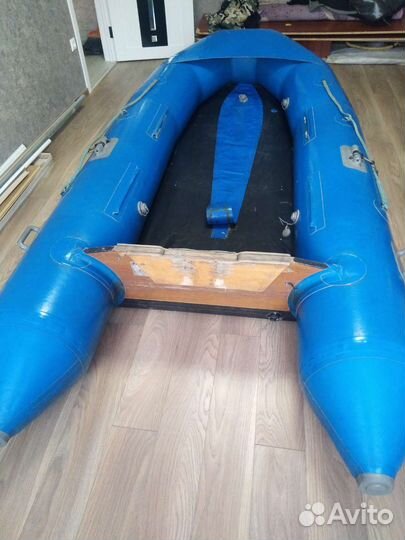 Лодка весельная