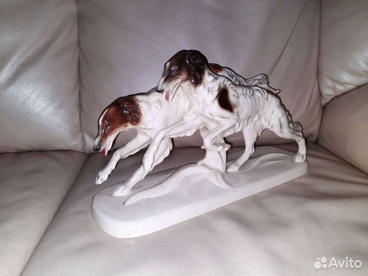 Фарфоровая немецкая статуэтка Русские Борзые