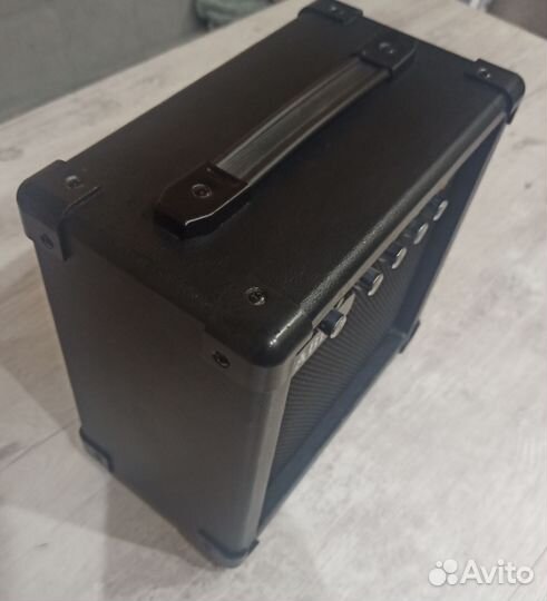 Гитарный комбоусилитель 20 W