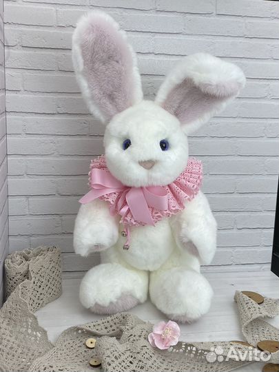 Заяц в жабо игрушка из меха рекса