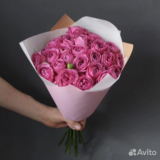 Насыщенный букет пионовидных роз с доставкой