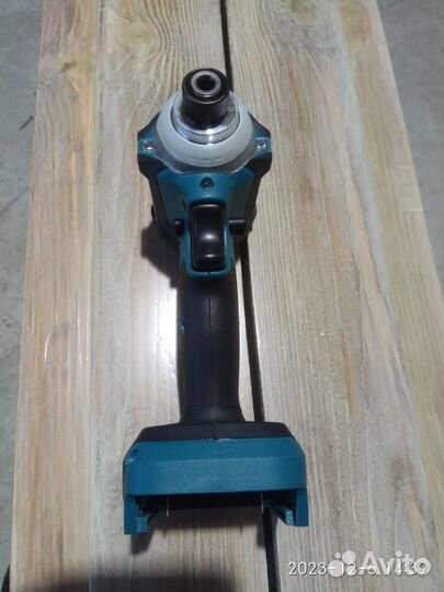 Винтоверт аккумуляторный