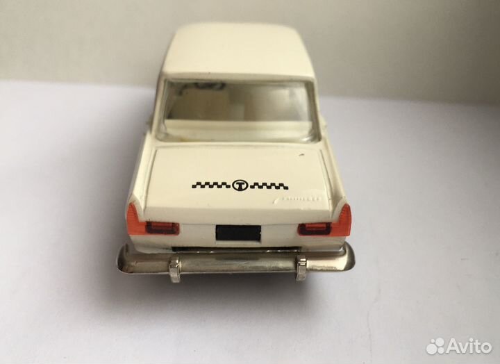 Москвич 408 А1 без ми такси белый