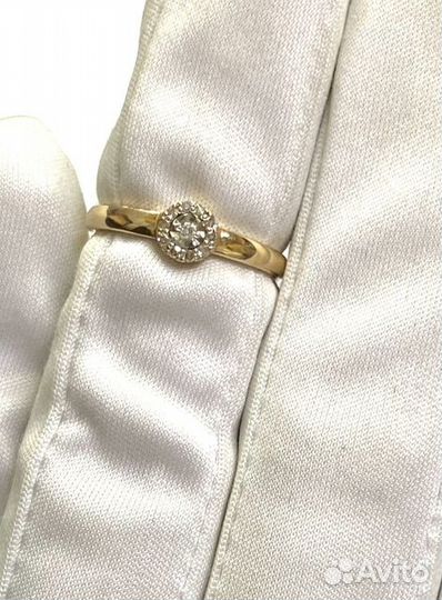 Золотое кольцо с камнем 16р