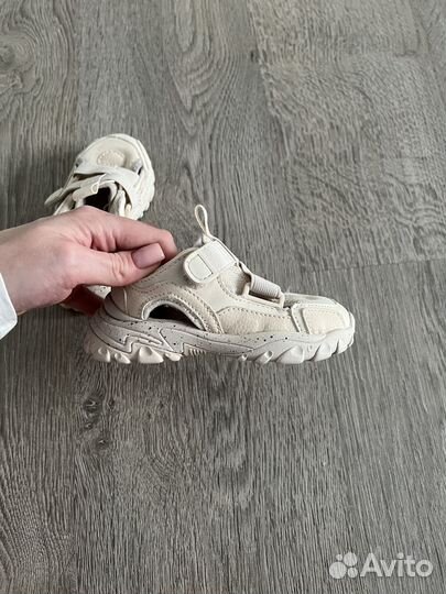 Кроссовки Zara