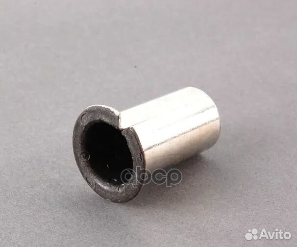 Втулка кронштейна генератора audi 100, A6 VAG 0