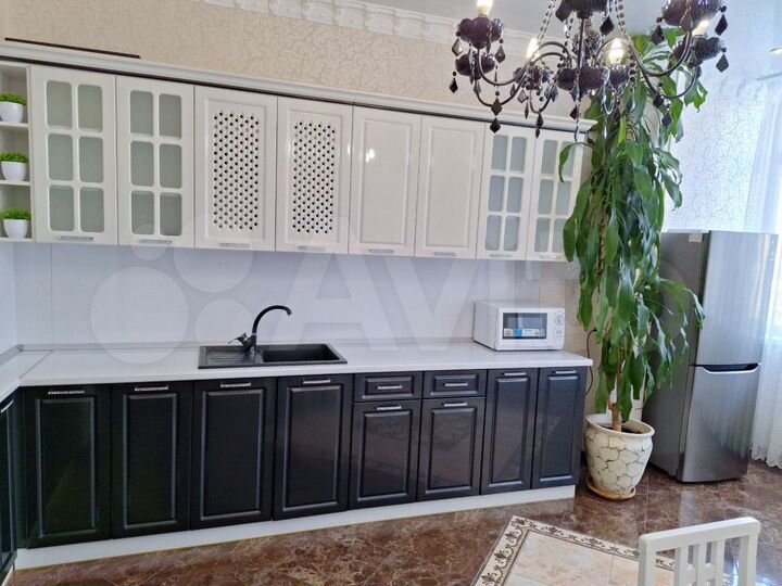 2-к. квартира, 70 м², 1/17 эт.