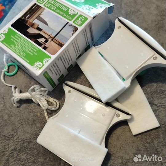 Магнитная щетка для мытья окон