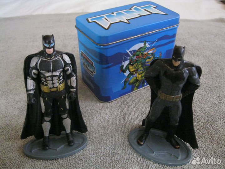 Альбомы с карточками/ Фигурки/ Банки/ Комиксы