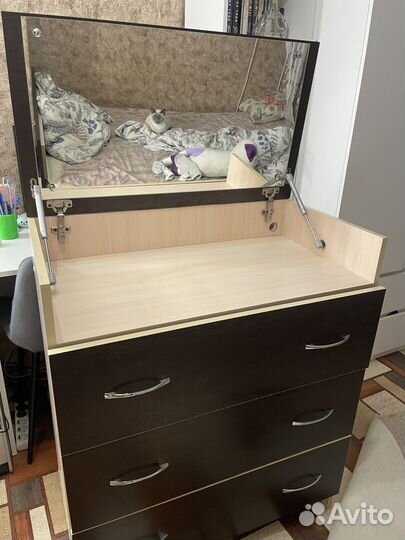 Комод с зеркалом