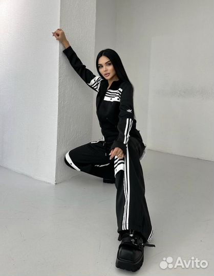 Спортивный костюм женский