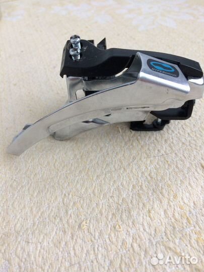 Передний переключатель shimano altus.Новый