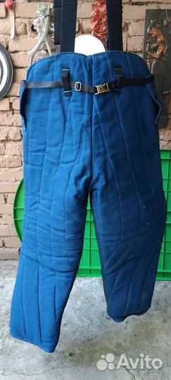 Защитные штаны для злобы собак