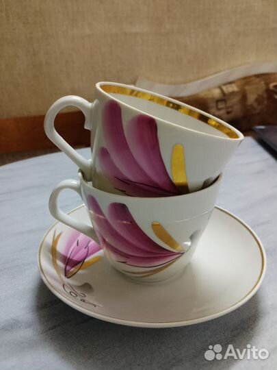 Чайные чашки с блюдцами