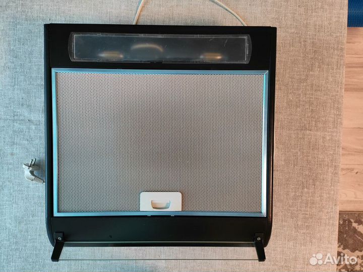 Воздухоочиститель на кухню (вытяжка над плитой)