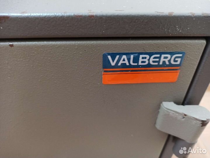 Оружейный сейф для пистолета и денег