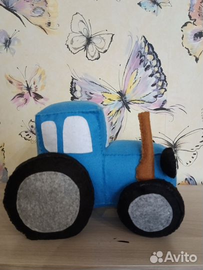 Игрушка синий трактор