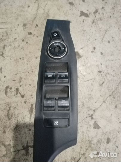 Блок стеклоподъемников на Хендай I40/ 2014 год